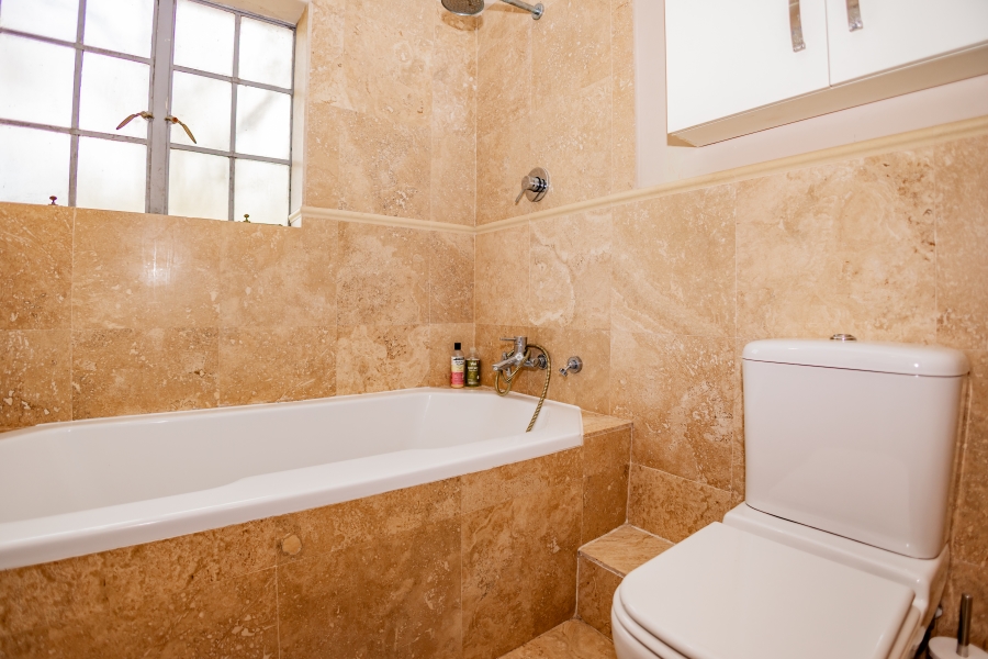 6 Bedroom Property for Sale in Vierlanden Western Cape